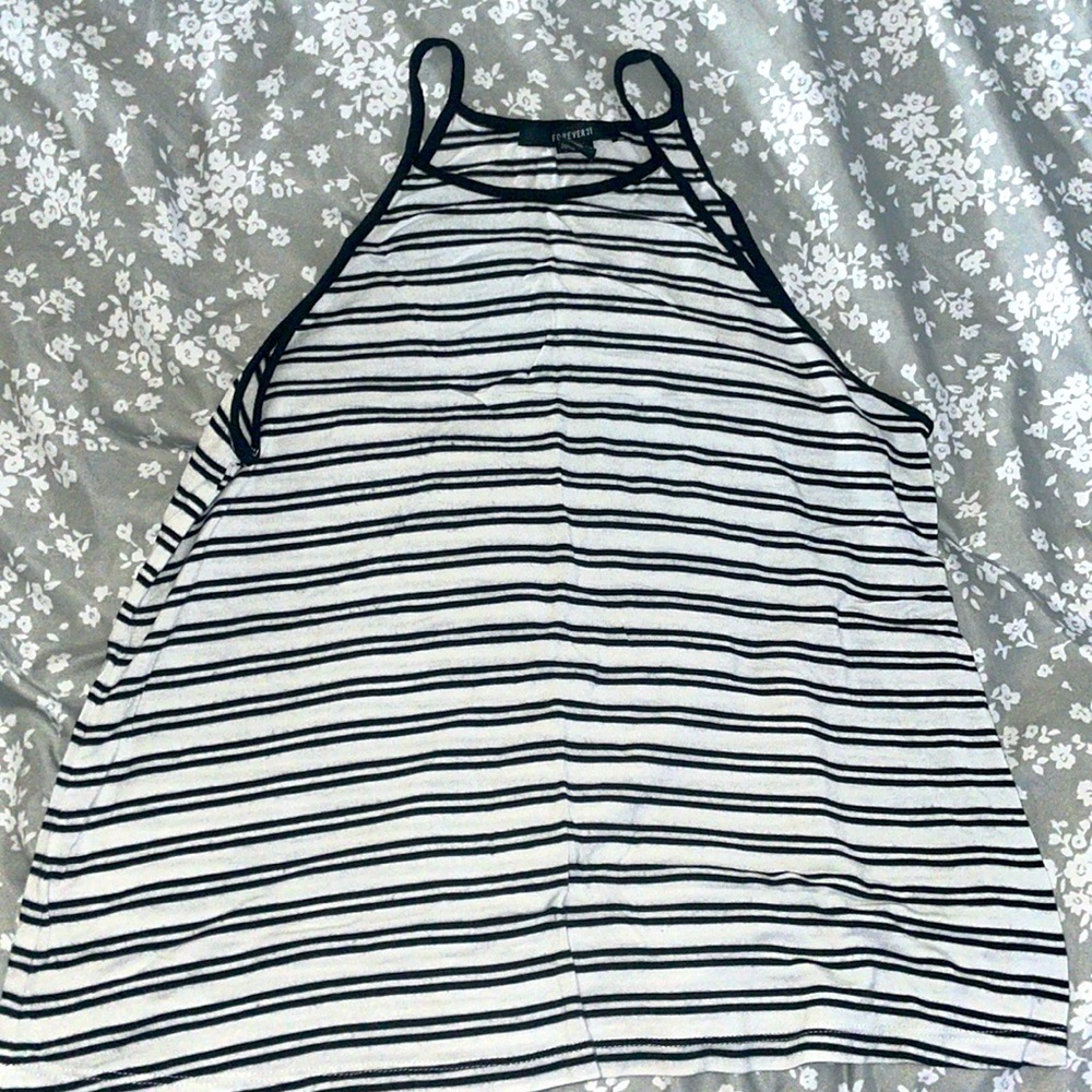 🥶FORVER 21🔵SIZE MEDIUM💙BLACK AND WHITE BLOUSE